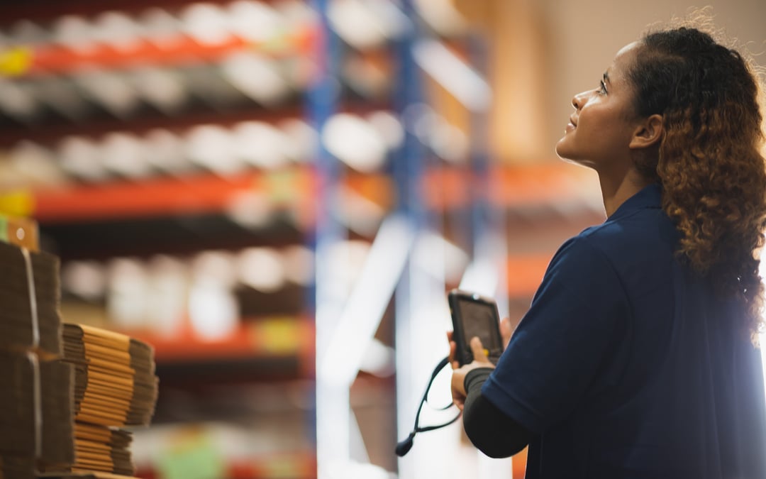 warehouse-worker-using-bar-code-scanner-to-analyze (1)